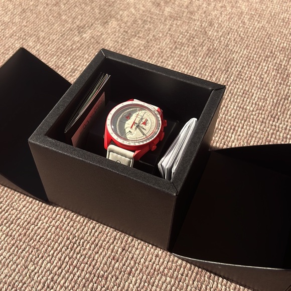 Omega Swatch Moonswatch Mission to Mars - Picture 6 of 7